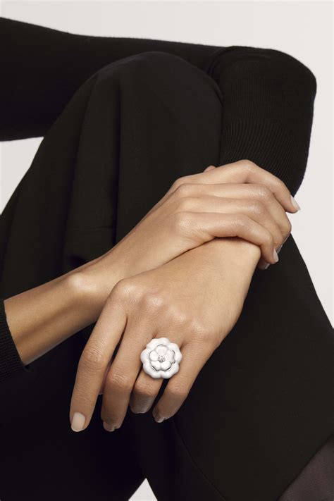 bague chanel camelia ceramique|Bagues .